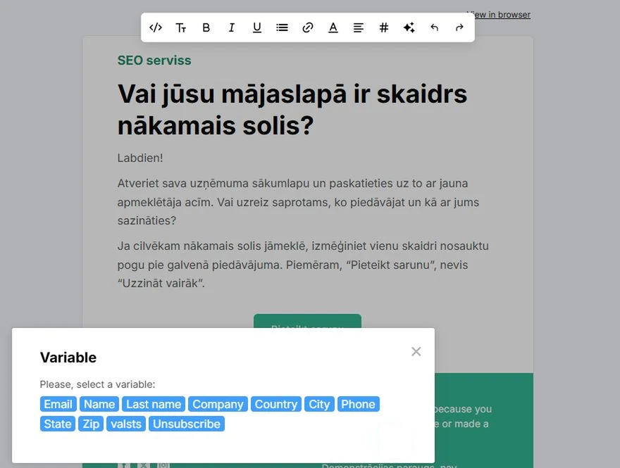MailerLite Variable izvēlne ar personalizācijai pieejamajiem abonenta laukiem